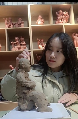 鄲城張玉萍泥塑榮獲“巾幗瓷韻”女陶藝家邀請(qǐng)展金獎(jiǎng) 以泥土為媒，傳承文化之美